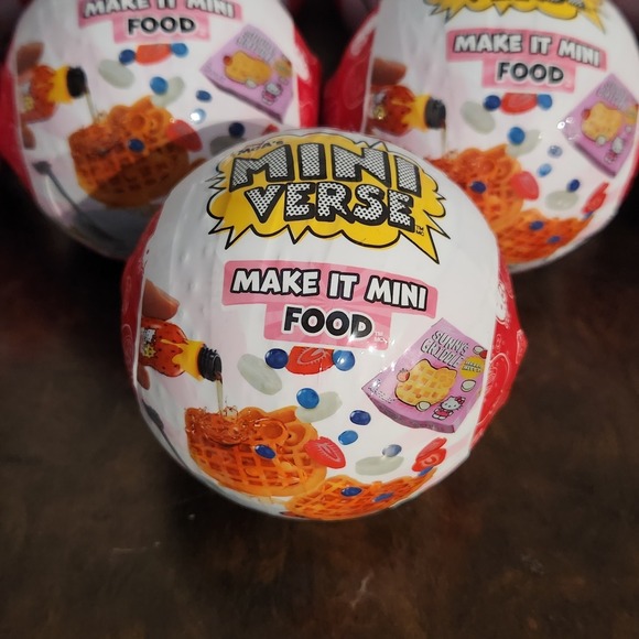 LOT of 13 NEW & SEALED Miniverse Hello Kitty Balls Make It Mini Food Series 1 - Picture 3 of 5